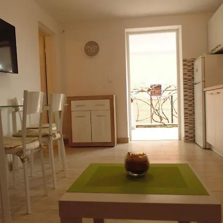 Gogos Apartment Postira