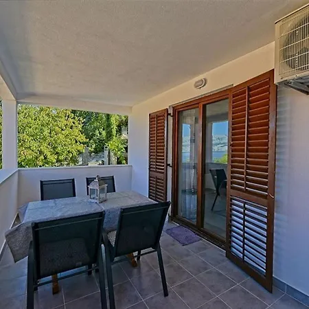 Gogos Apartment